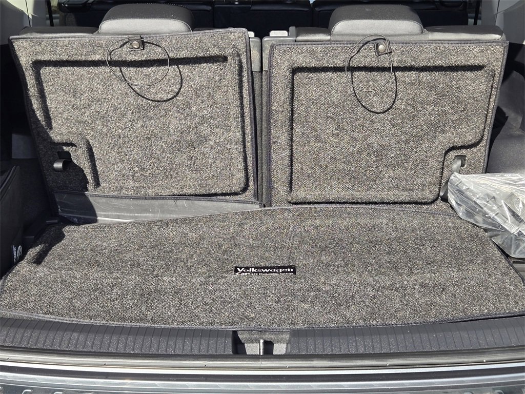 Used 2023 Volkswagen Tiguan SE w/ Panoramic Sunroof Package image 34