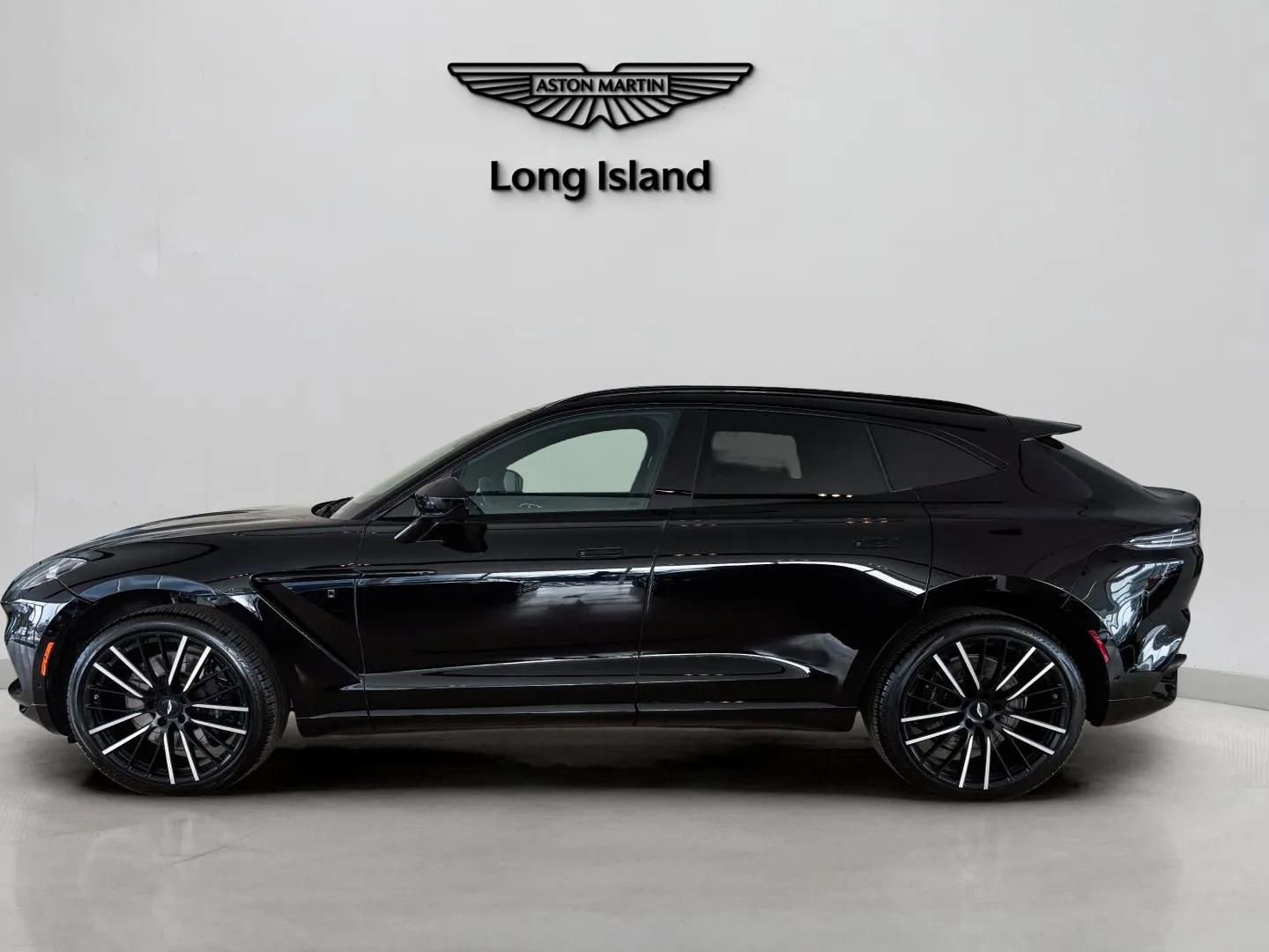 Used 2024 Aston Martin DBX image 7