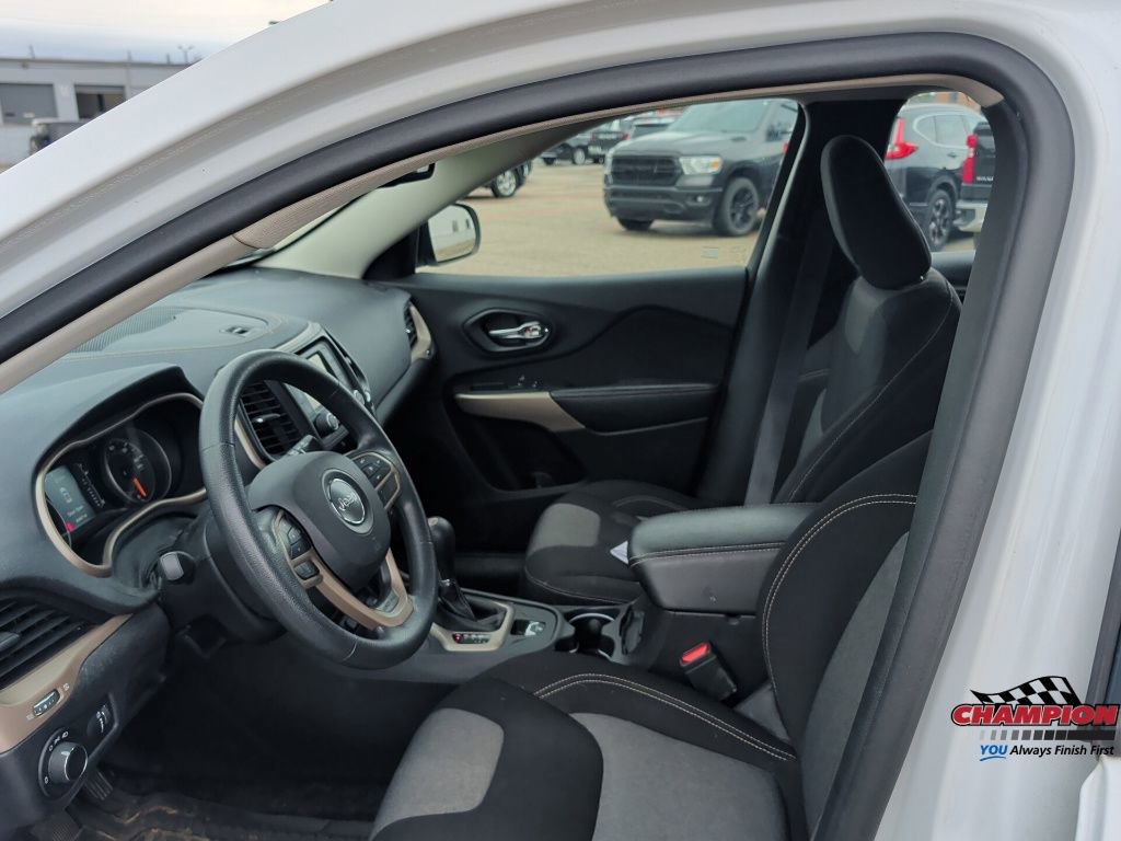 Used 2017 Jeep Cherokee Sport image 18