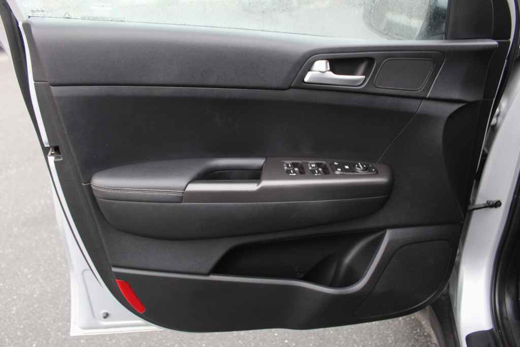 Used 2017 Kia Sportage LX image 10