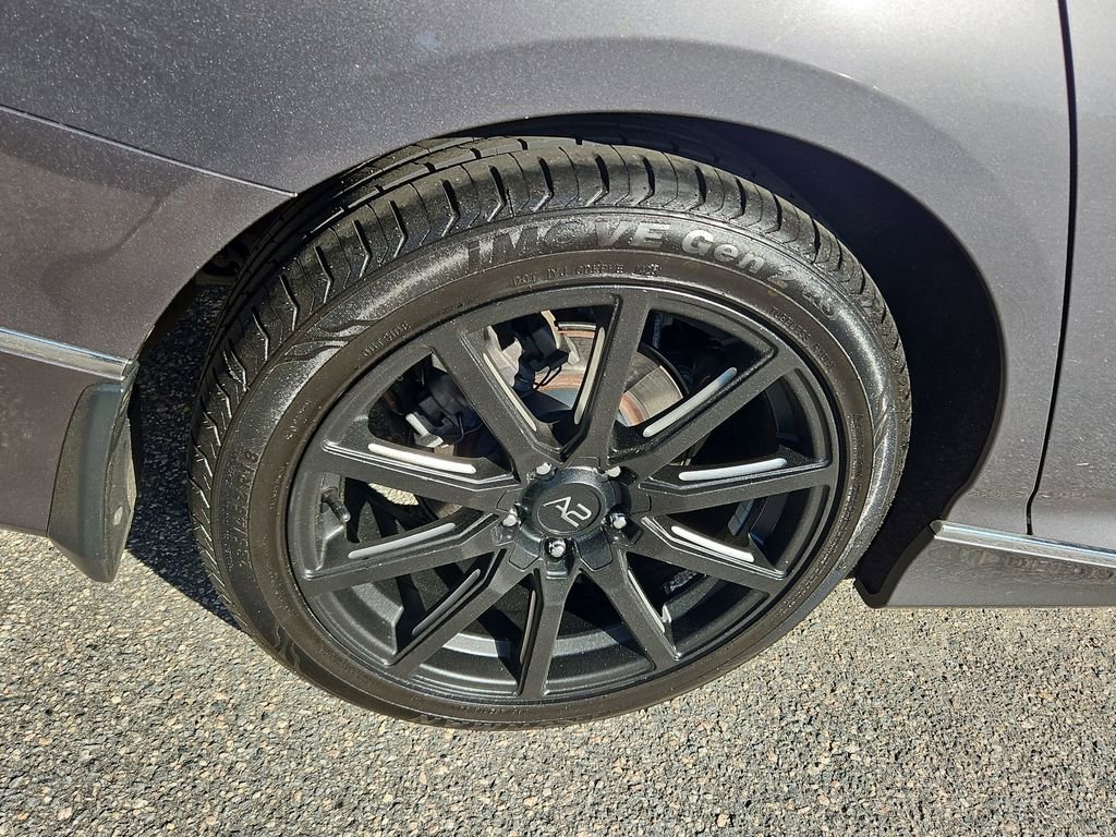 Used 2018 Honda Accord Touring image 6