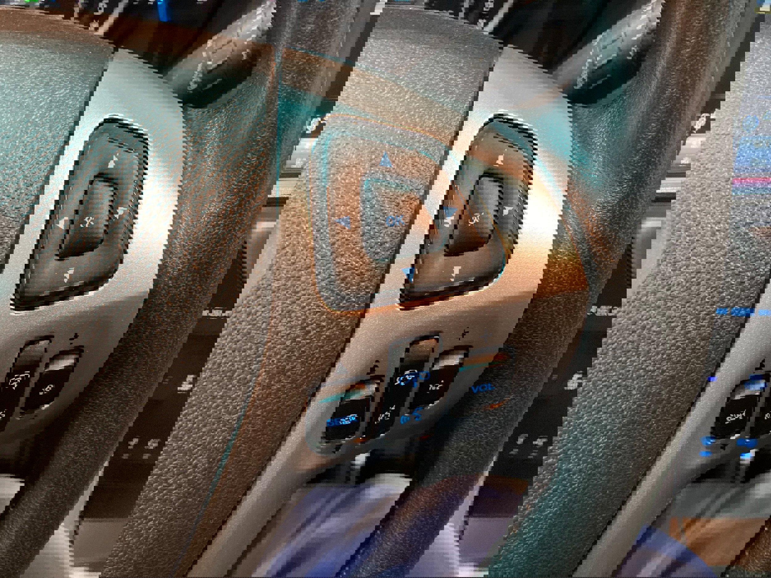 Used 2015 Ford Explorer XLT w/ Equipment Group 202B image 27