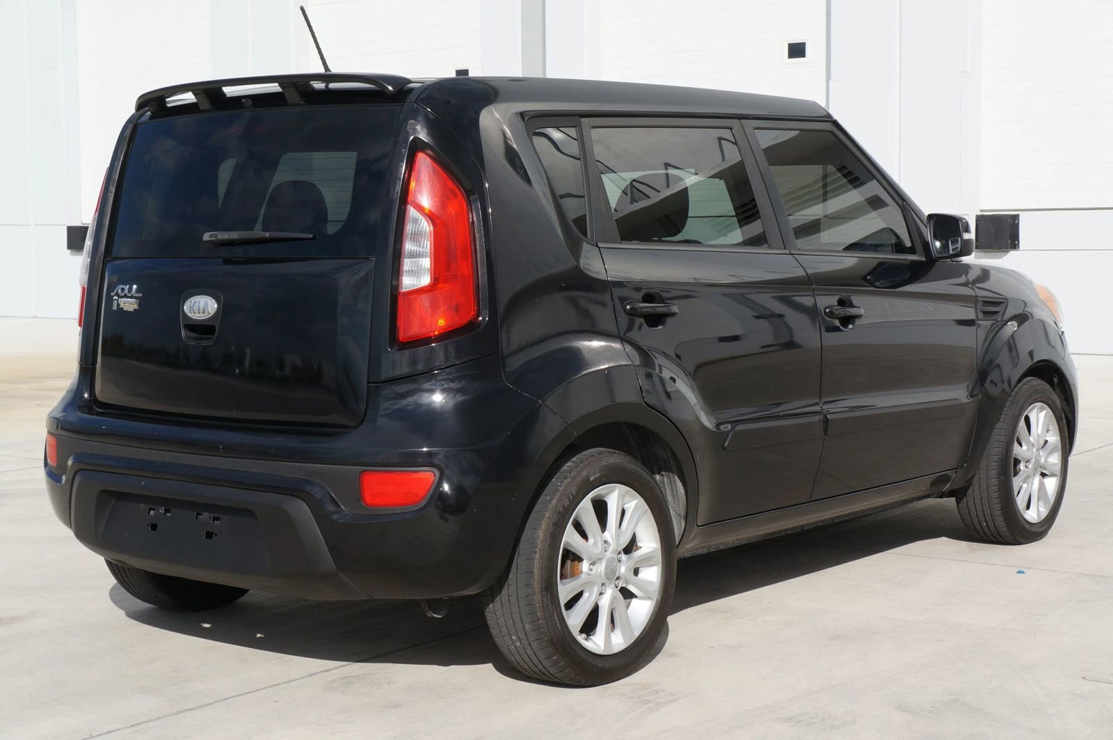 Used 2012 Kia Soul + FWD image 12