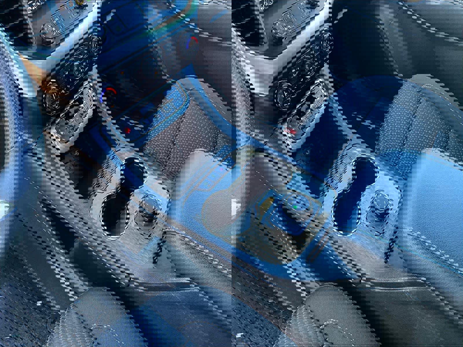 Used 2022 GMC Acadia SLE image 20