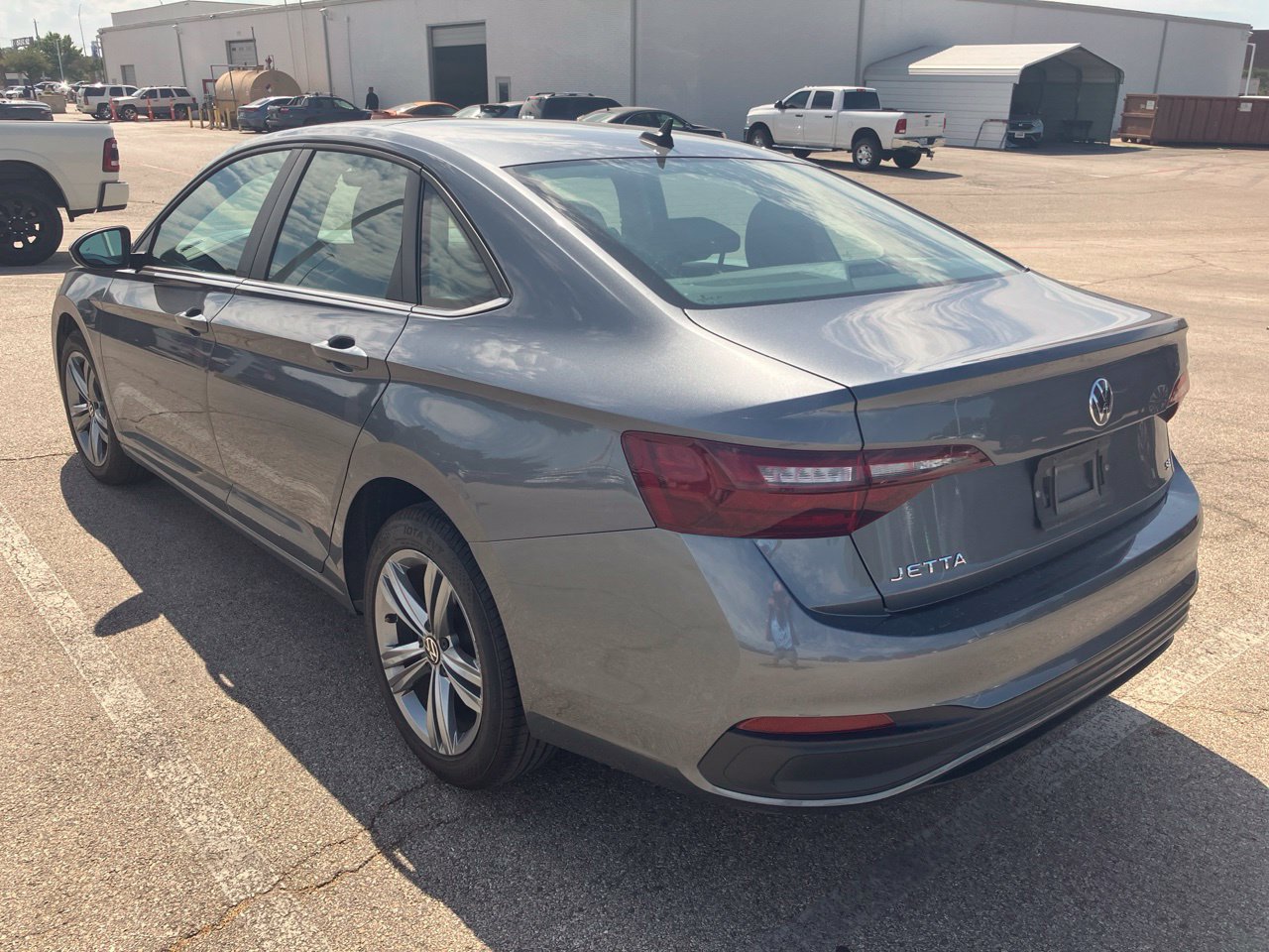 Used 2024 Volkswagen Jetta SE FWD image 6