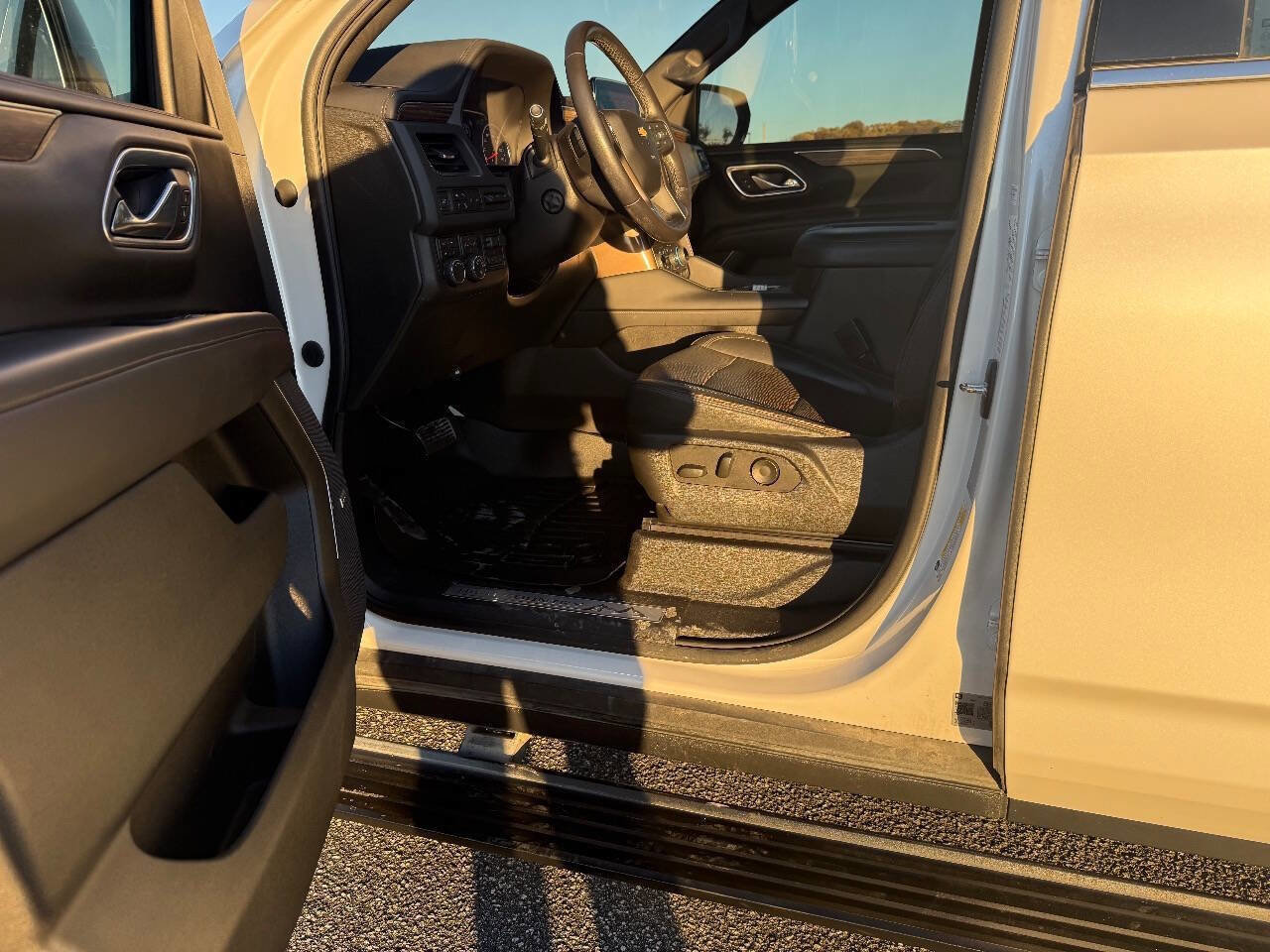 Used 2021 Chevrolet Suburban High Country w/ Premium Package image 8