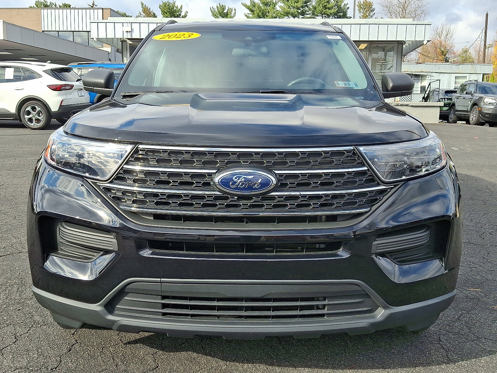Used 2023 Ford Explorer XLT image 2