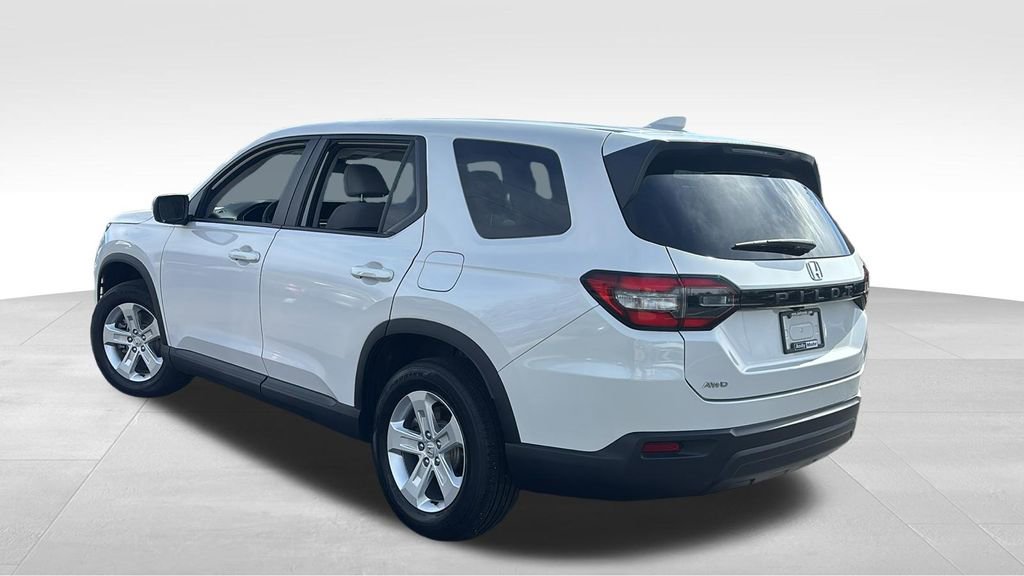 Used 2023 Honda Pilot LX image 5