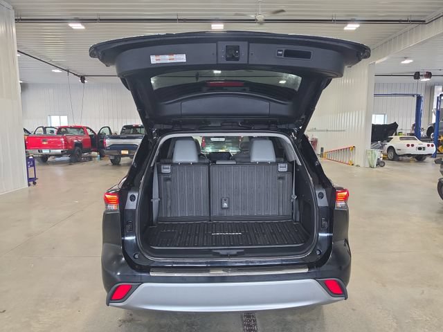 Used 2020 Toyota Highlander Platinum AWD/4WD image 30