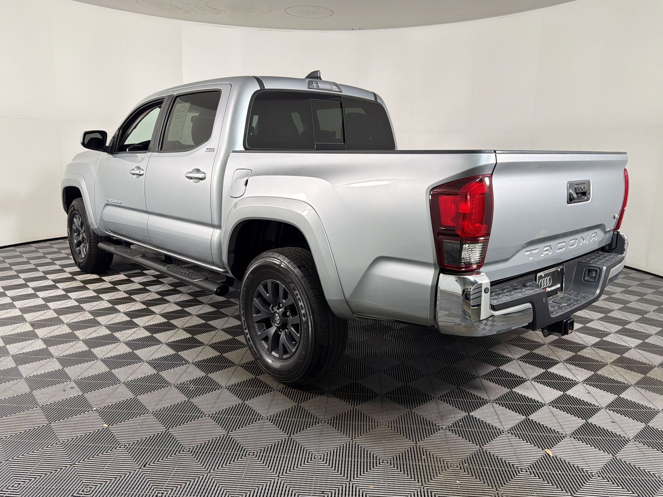 Used 2023 Toyota Tacoma SR5 RWD image 3