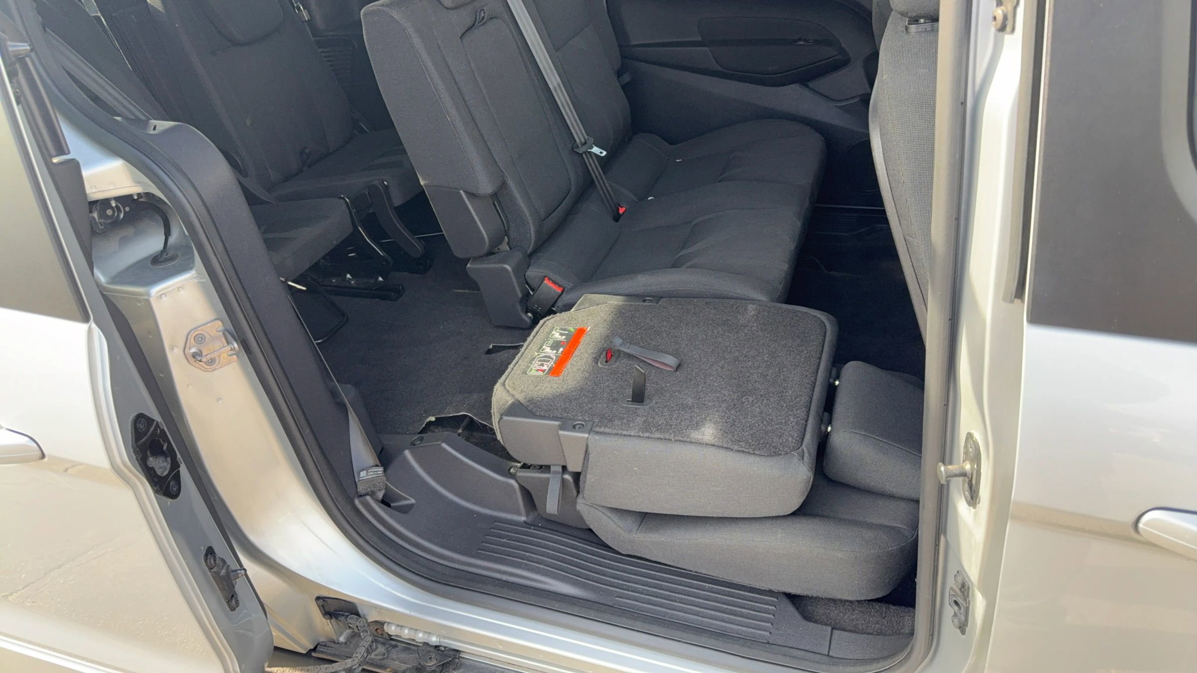 Used 2015 Ford Transit Connect XLT image 10
