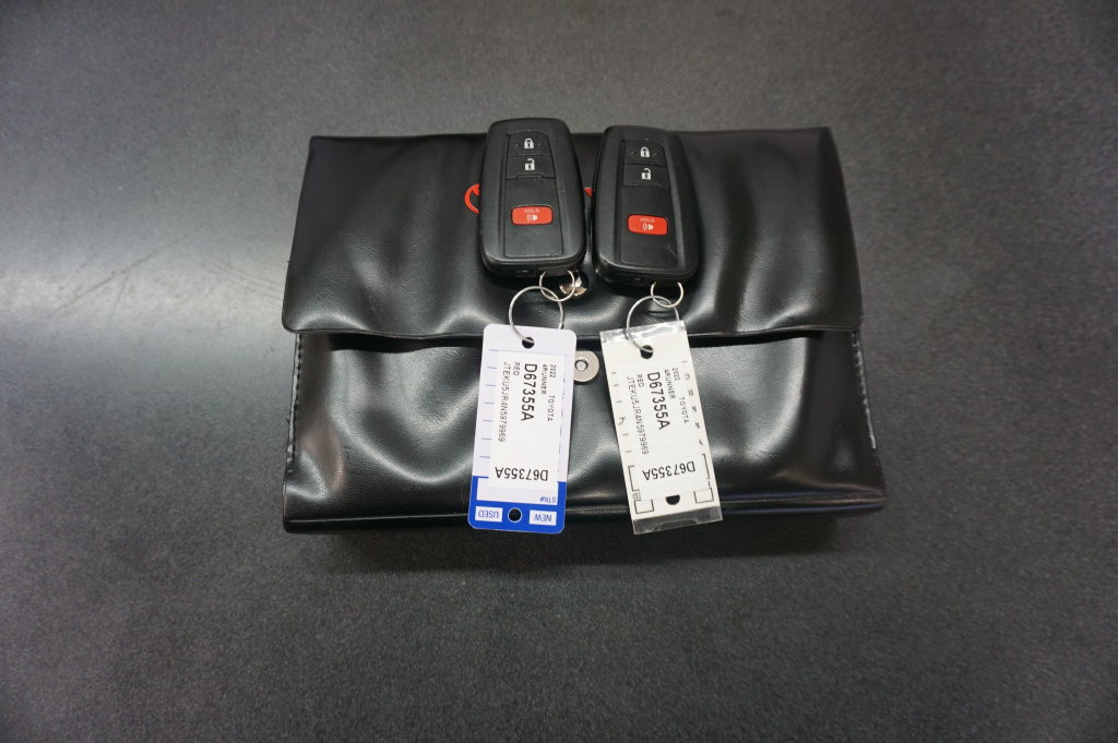 Used 2022 Toyota 4Runner Limited AWD/4WD image 19
