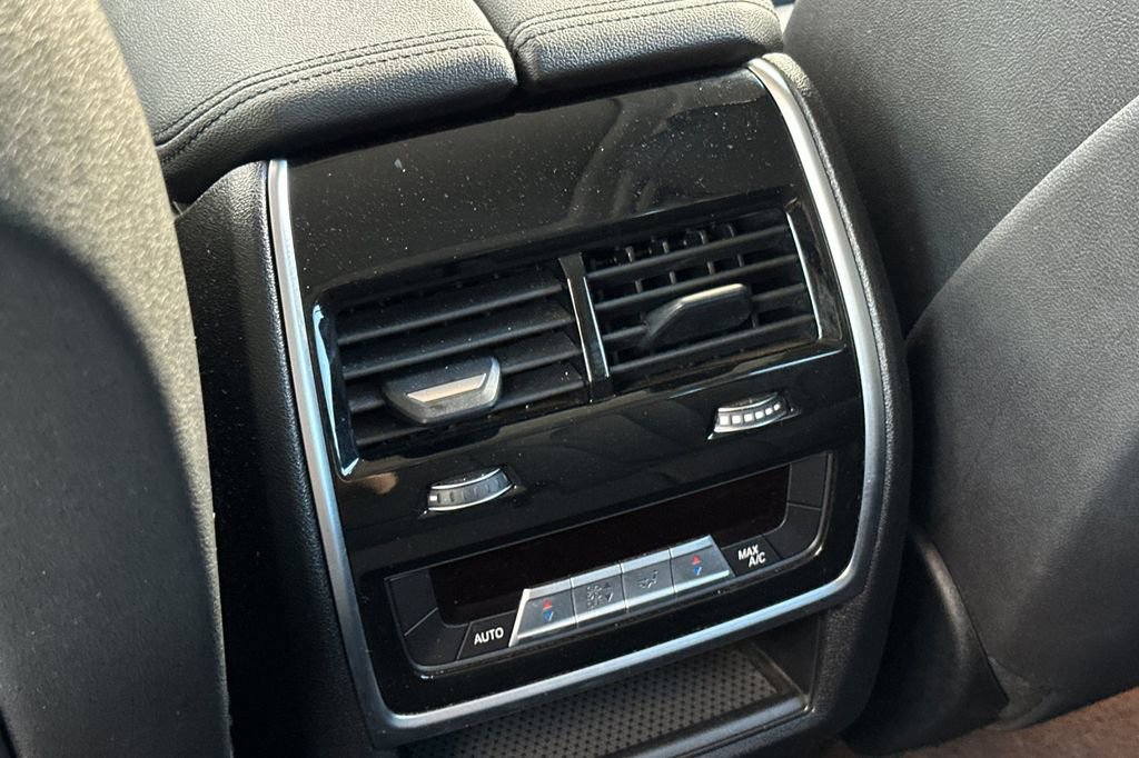 Used 2020 BMW X7 xDrive40i w/ Parking Assistance Package image 13