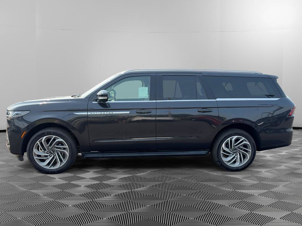 New 2026 Lincoln Navigator L Premier AWD/4WD image 4