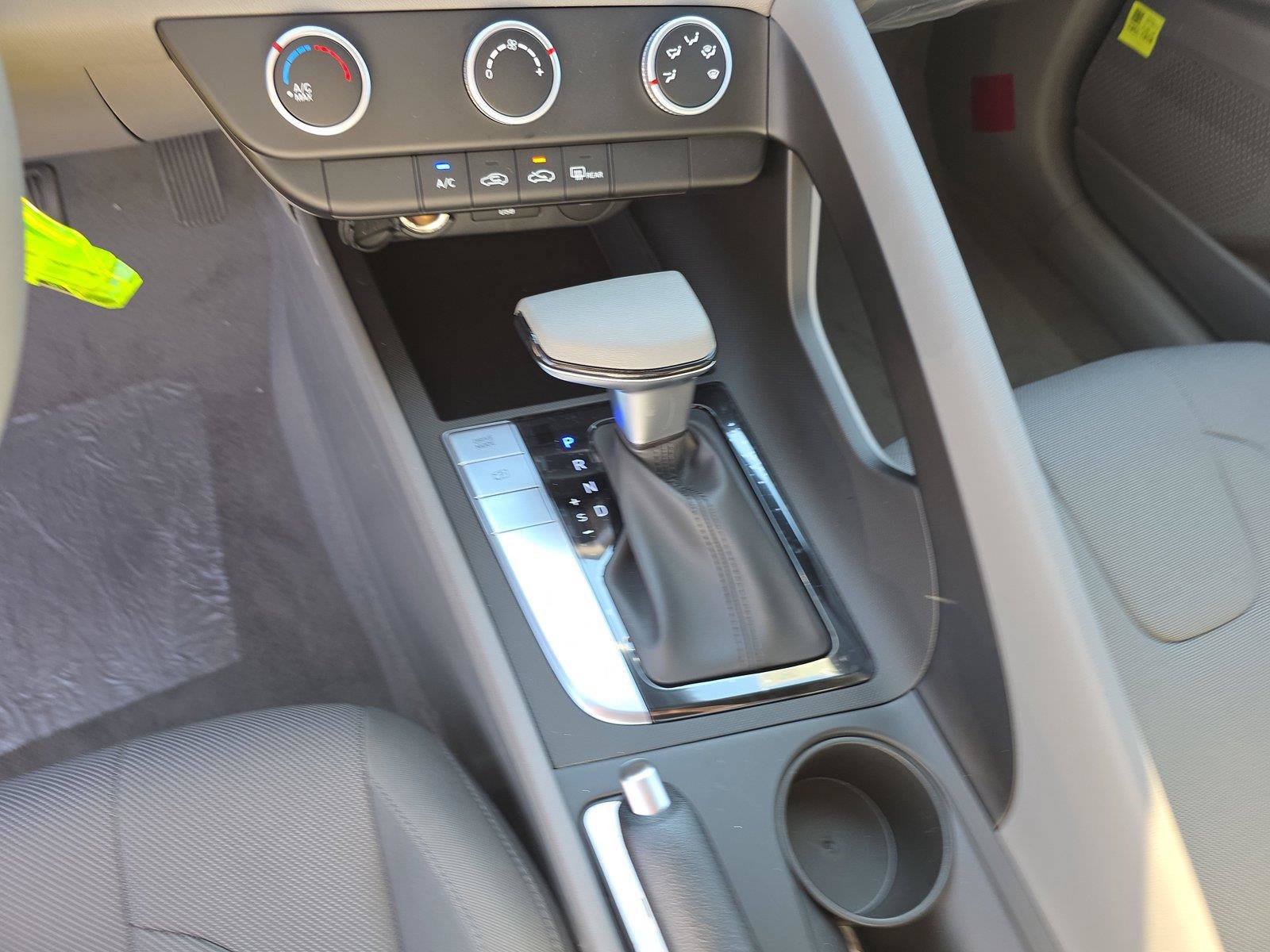 New 2026 Hyundai Elantra SE FWD image 18