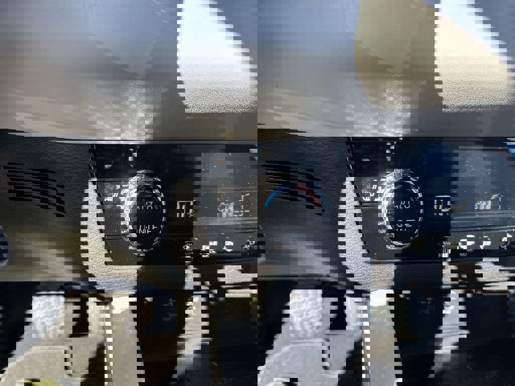 New 2025 Mitsubishi Outlander SE image 37