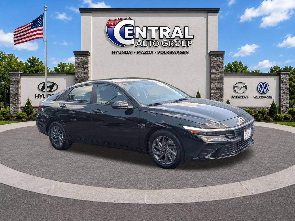 Certified 2024 Hyundai Elantra SEL FWD image 1
