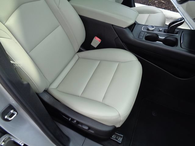 Used 2021 Cadillac XT4 Luxury w/ Cold Weather Package FWD image 22