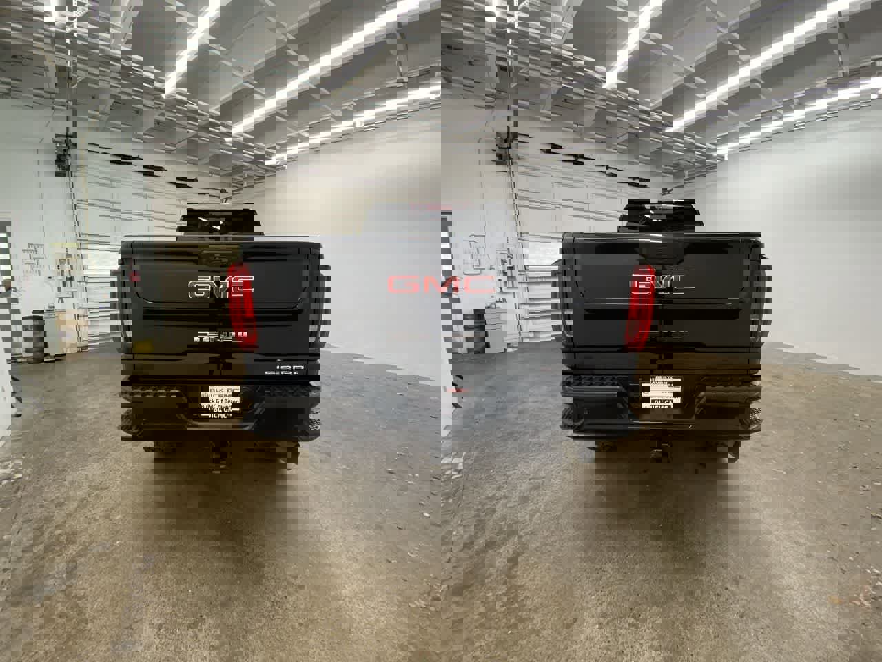 Used 2023 GMC Sierra 2500 Denali w/ Denali Ultimate Package AWD/4WD image 5