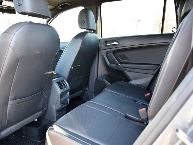 Used 2020 Volkswagen Tiguan SE R-Line AWD/4WD image 16