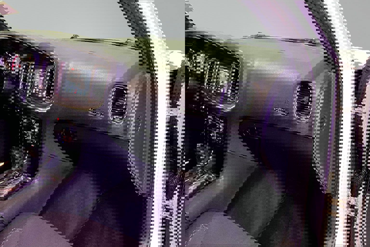 Used 2018 Dodge Charger SXT RWD image 25