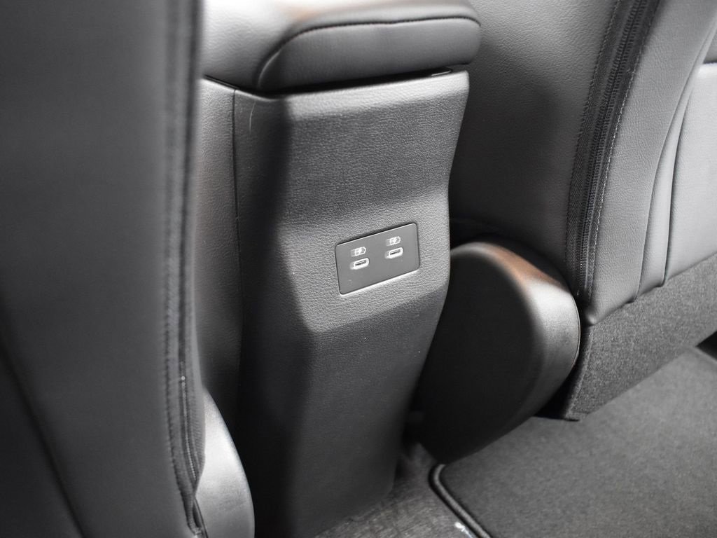 Certified 2025 Nissan Kicks SR image 11