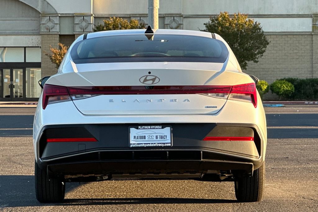 New 2026 Hyundai Elantra Hybrid FWD image 5
