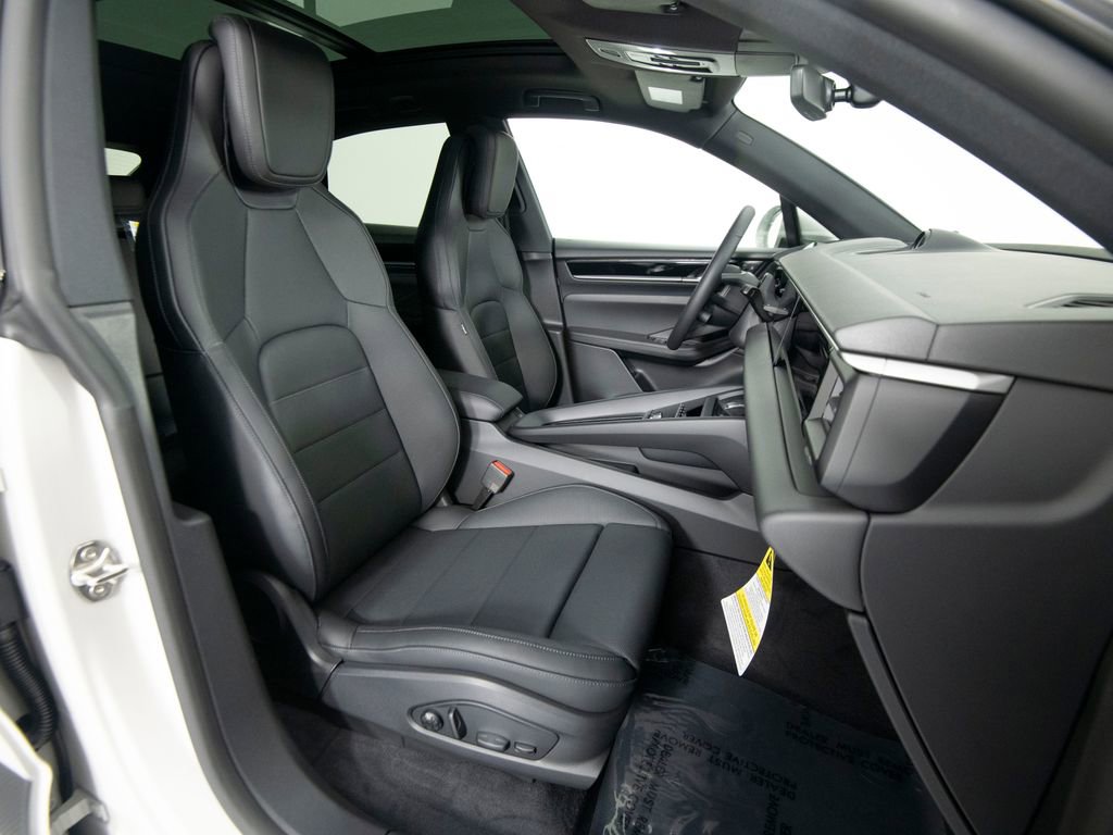 New 2026 Porsche Macan 4 Electric image 38