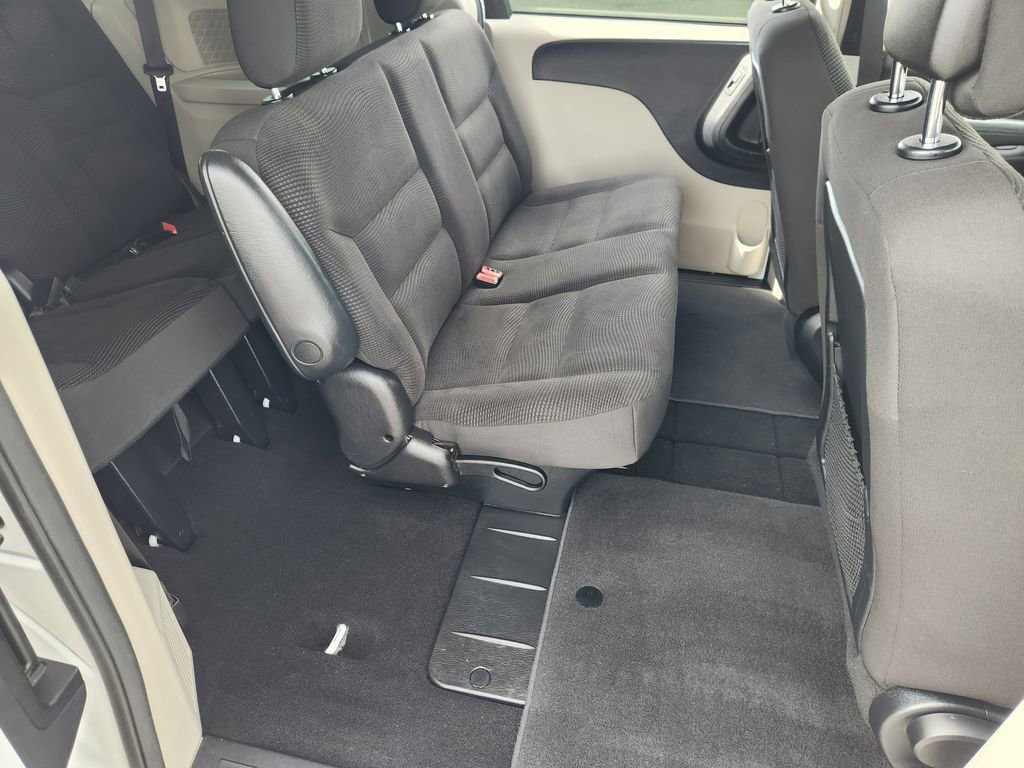Used 2020 Dodge Grand Caravan SE w/ UConnect Hands-Free Group image 27