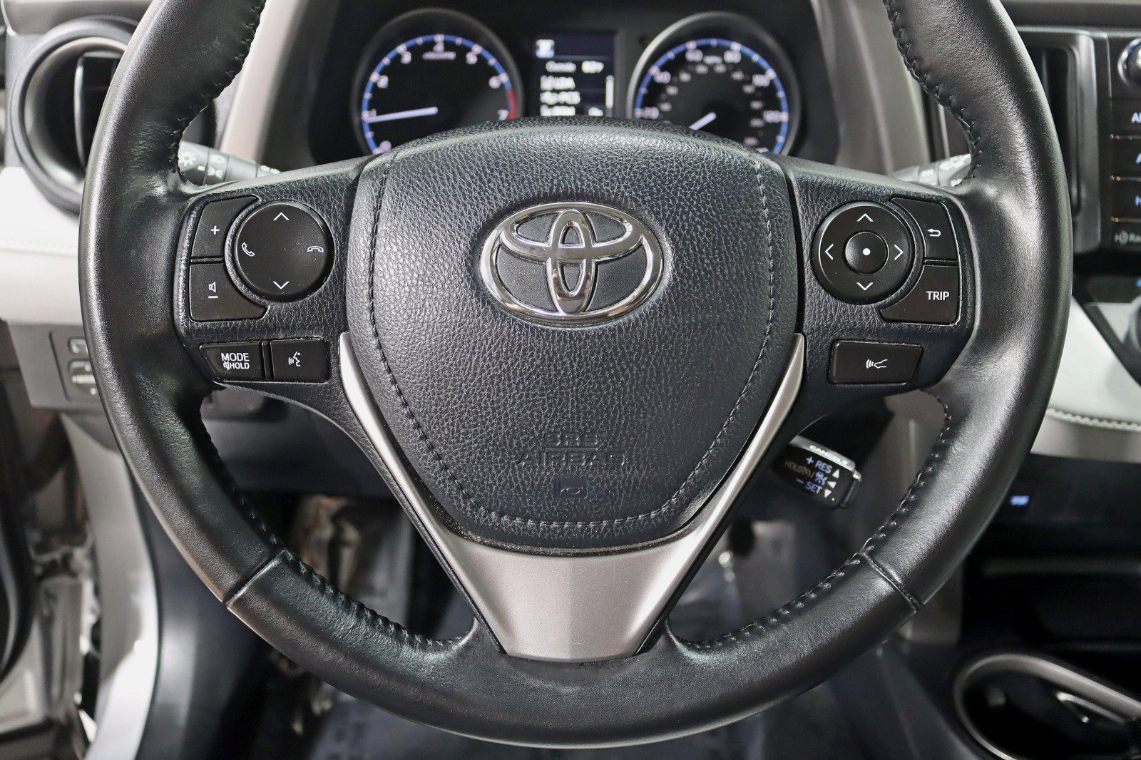Used 2018 Toyota RAV4 XLE w/ Plus Extra Value Package AWD/4WD image 15