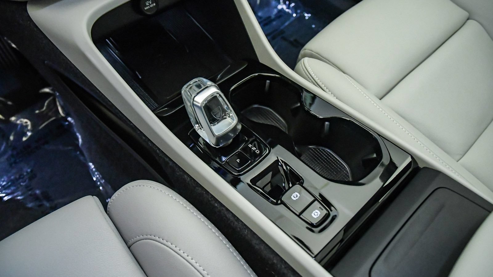 Certified 2026 Volvo XC40 B5 Plus w/ Protection Package Premier AWD/4WD image 20