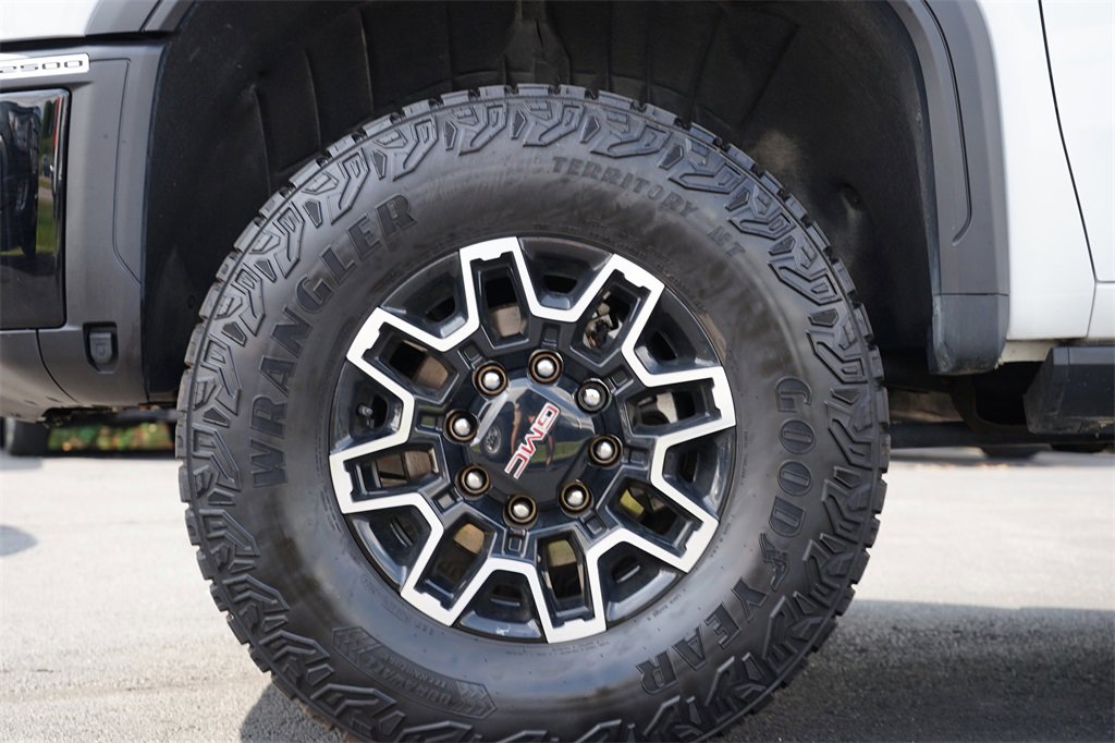 Used 2025 GMC Sierra 2500 AT4X image 11