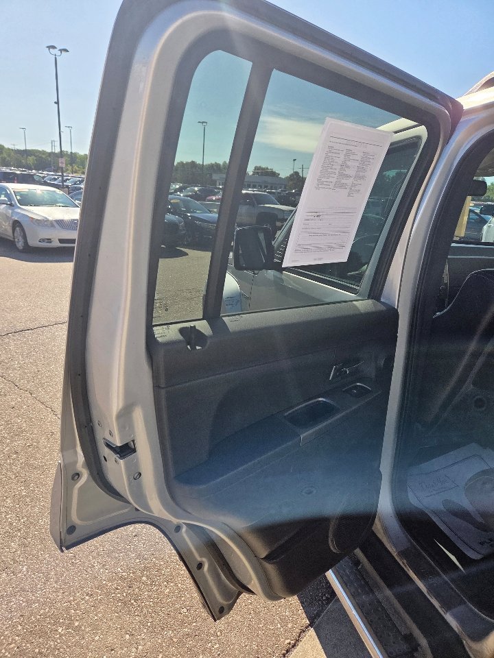 Used 2011 Jeep Liberty Limited Jet image 12