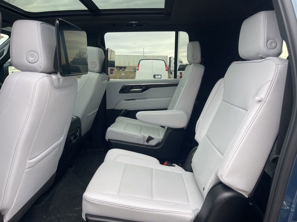 New 2025 Chevrolet Suburban Premier image 17