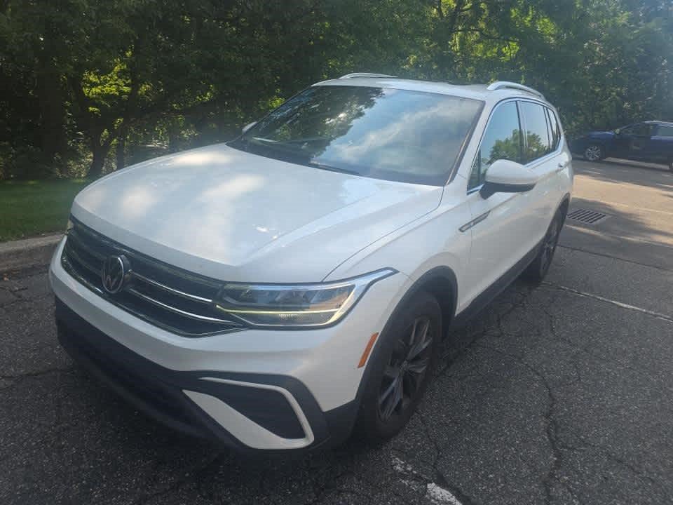 Used 2023 Volkswagen Tiguan SE AWD/4WD image 2