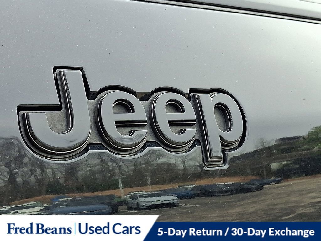 Used 2022 Jeep Grand Cherokee L Limited w/ Black Appearance Package image 31