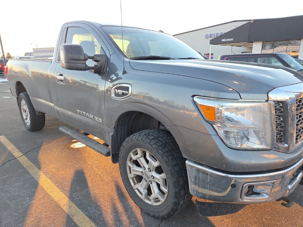 Used 2017 Nissan Titan SV image 4