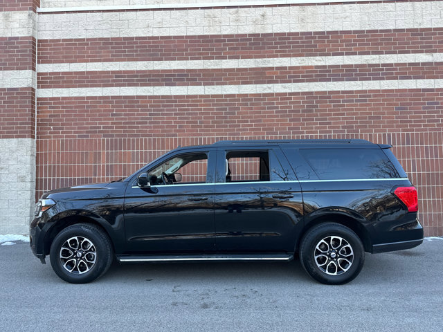 Used 2023 Ford Expedition Max XLT image 2