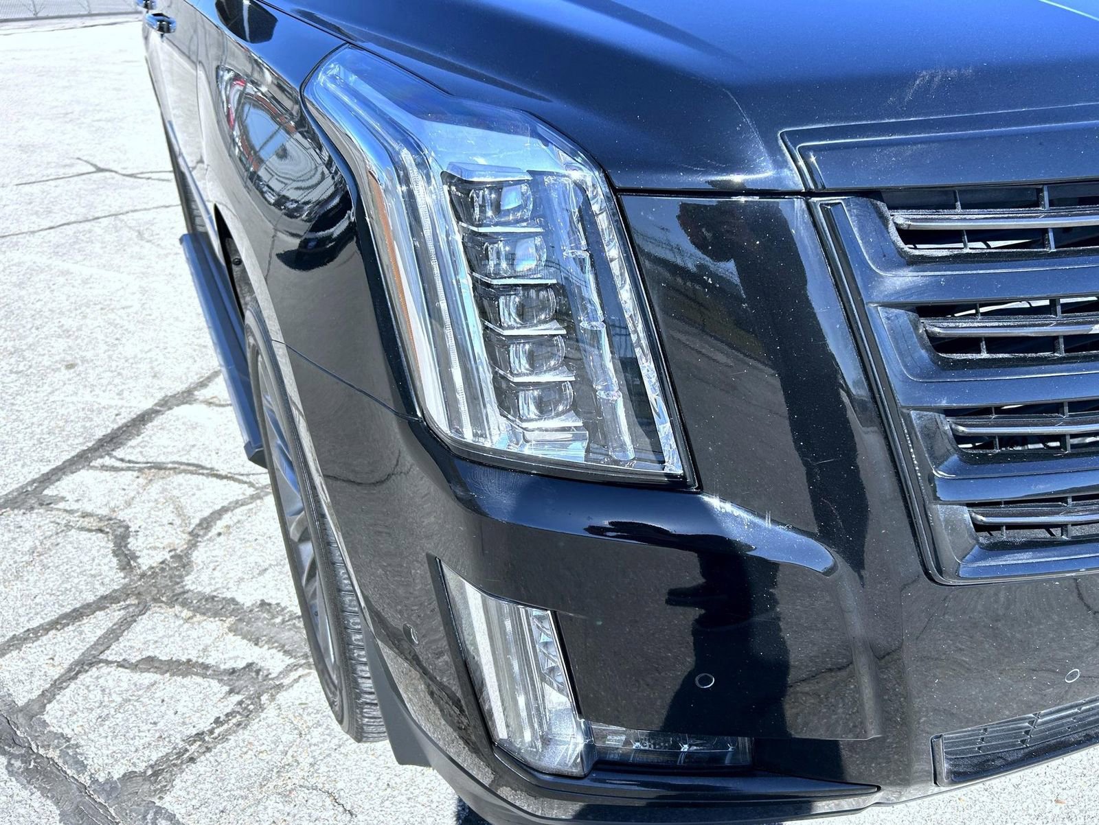 Used 2019 Cadillac Escalade Platinum w/ Escalade Sport Edition image 10