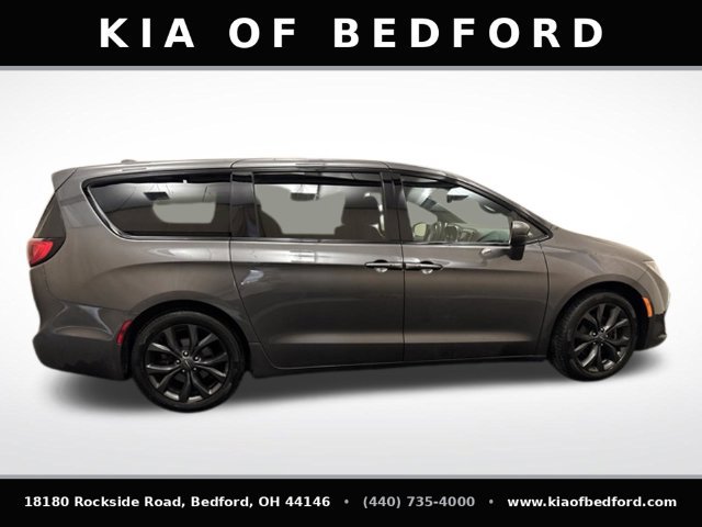 Used 2019 Chrysler Pacifica Touring Plus w/ S Appearance Package FWD image 4