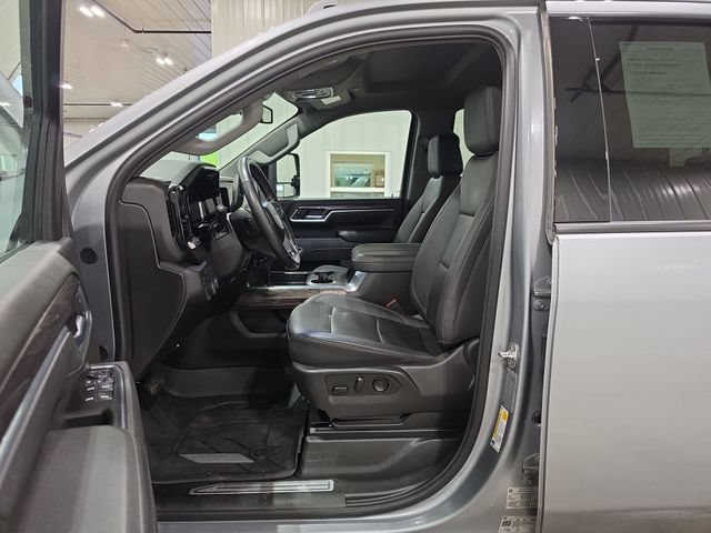 Used 2025 Chevrolet Silverado 3500 LTZ w/ LTZ Plus Package AWD/4WD image 22