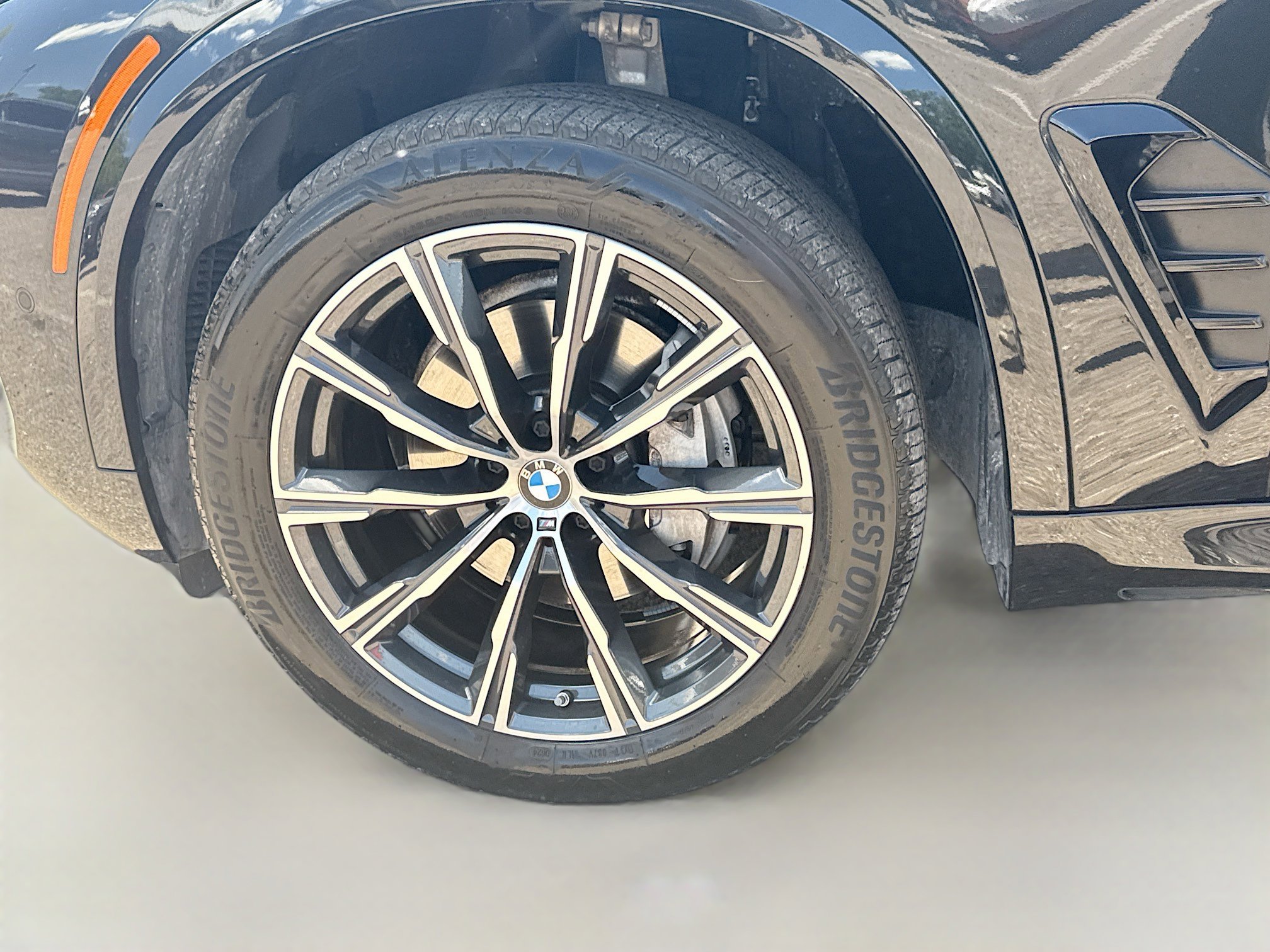 Used 2024 BMW X5 xDrive40i w/ M Sport Package AWD/4WD image 44