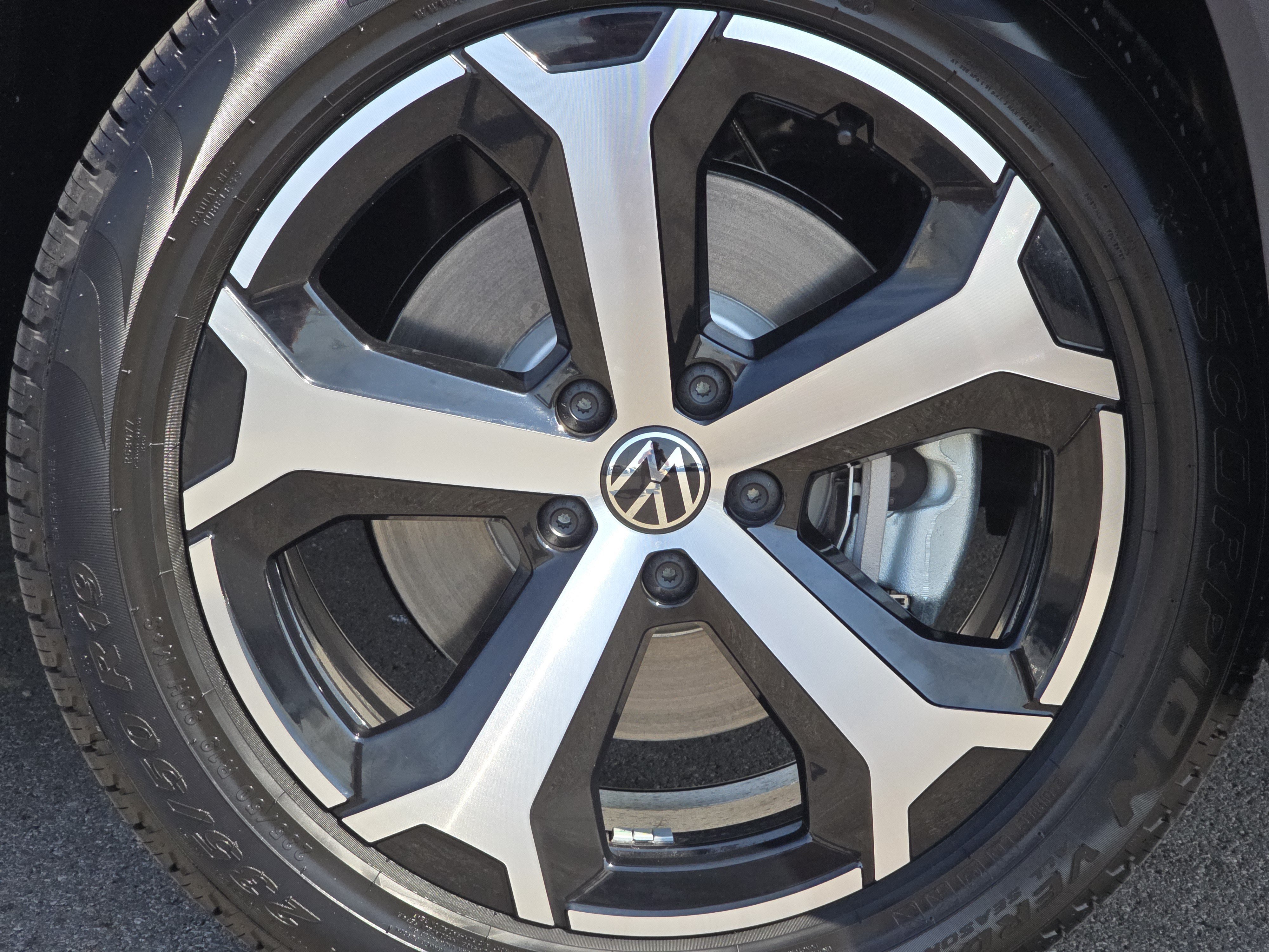 New 2026 Volkswagen Tiguan SE AWD/4WD image 15