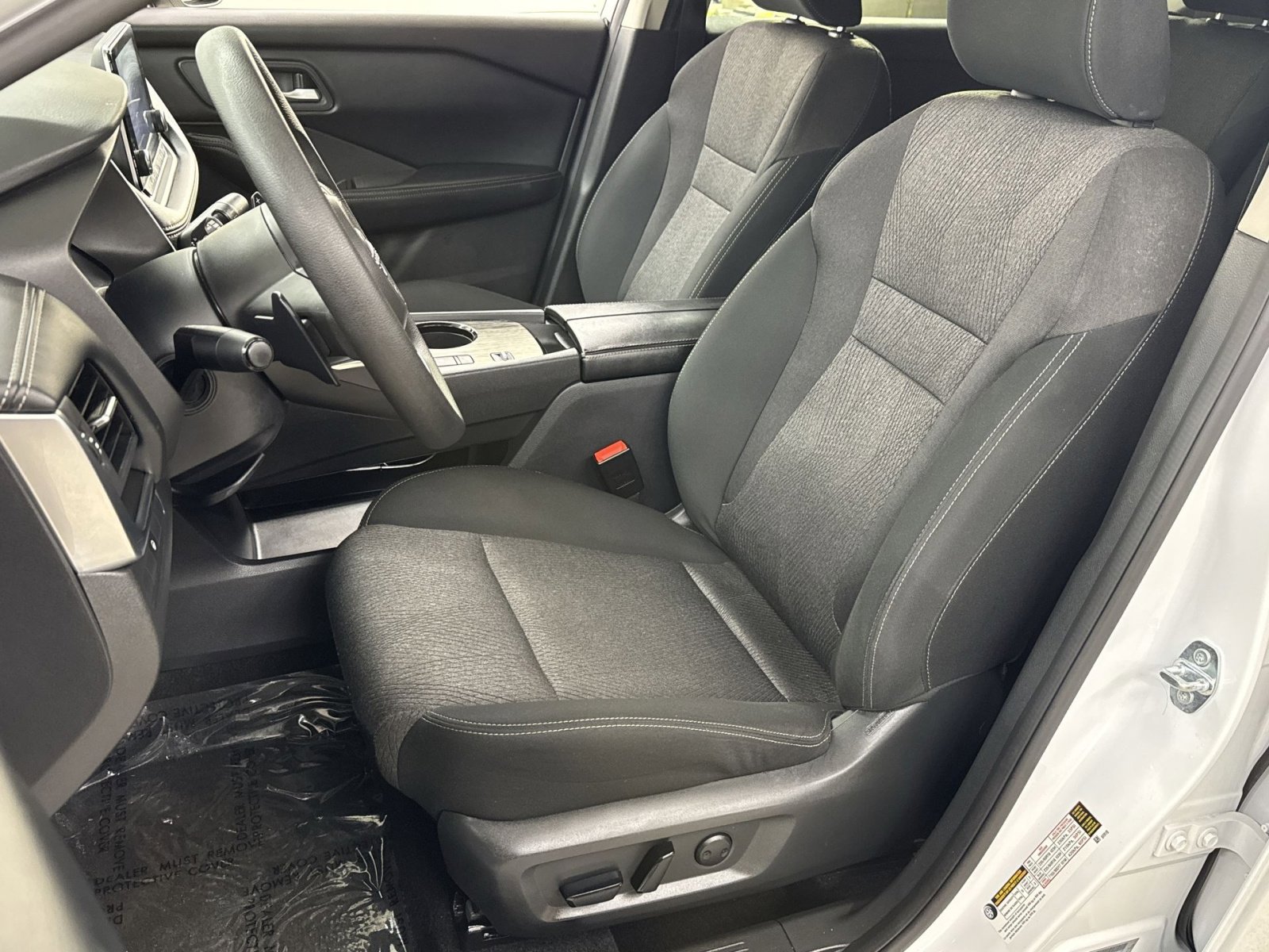 Used 2024 Nissan Rogue SV image 4