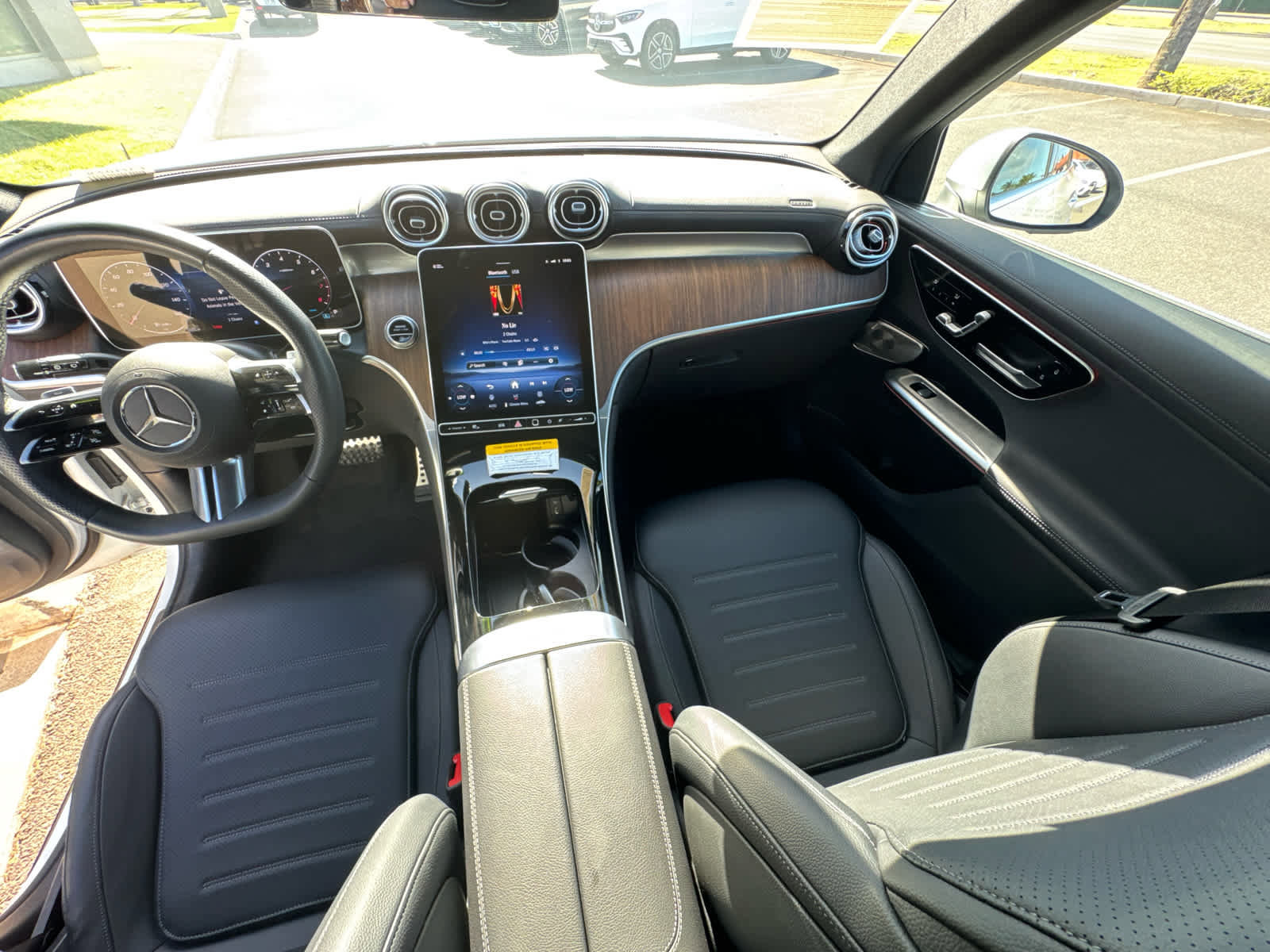 Used 2025 Mercedes-Benz GLC 300 image 17