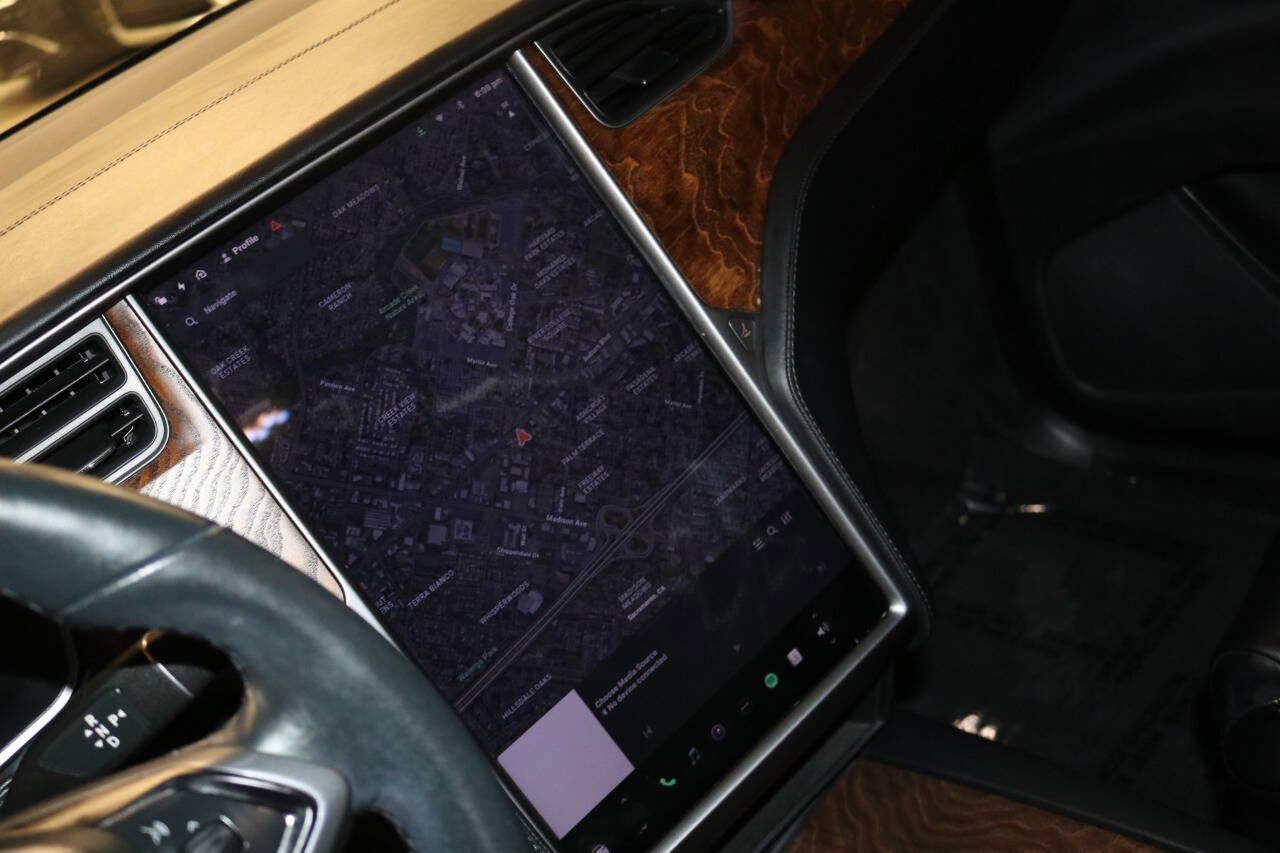 Used 2020 Tesla Model X image 64