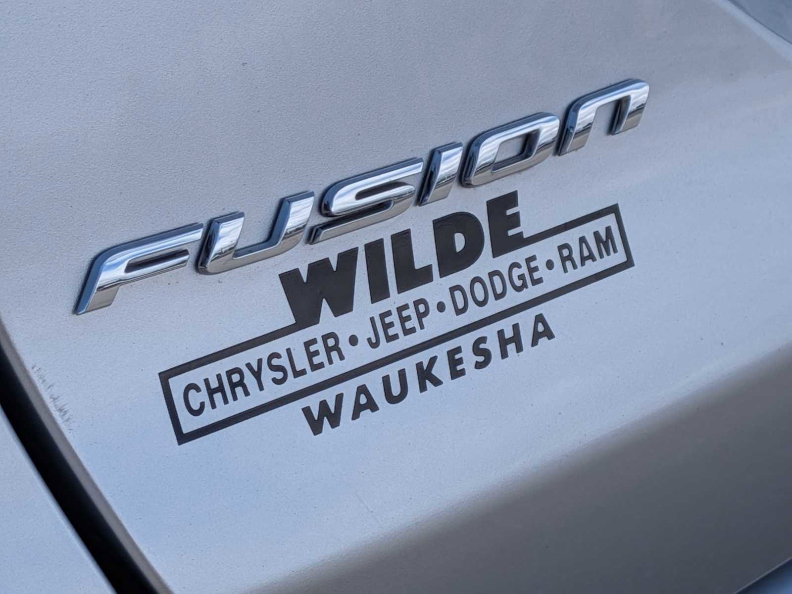 Used 2018 Ford Fusion SE w/ Fusion SE Technology Package FWD image 11