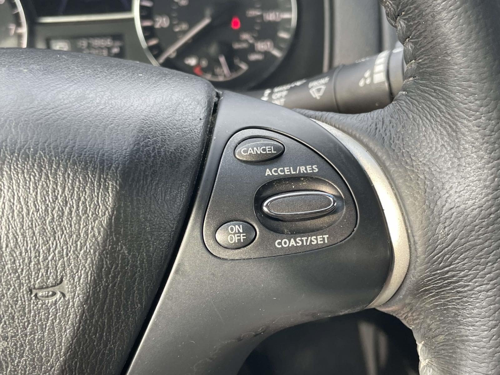 Used 2014 Nissan Pathfinder Platinum AWD/4WD image 24