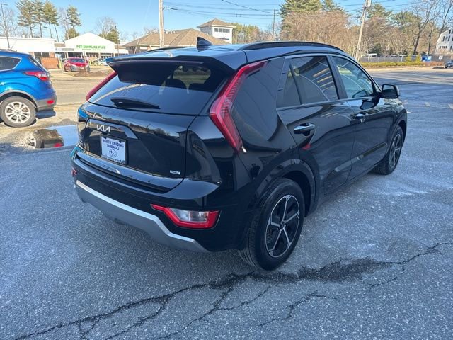 Used 2024 Kia Niro SX image 3