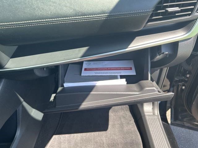 Used 2024 Nissan Rogue S image 39